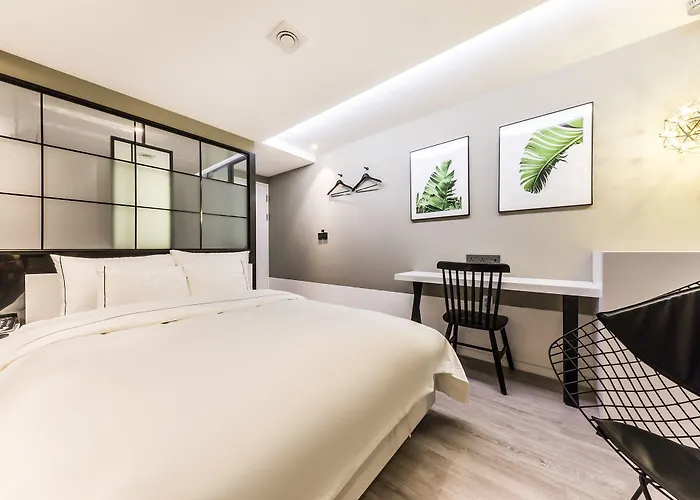 Forestar Sinchon Hotel