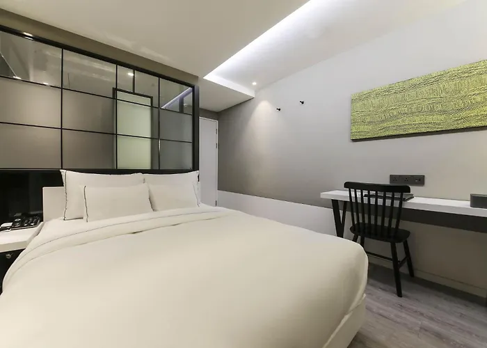 Hotel Forestar Sinchon 2*
