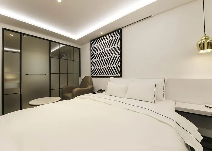 Forestar Sinchon Hotel