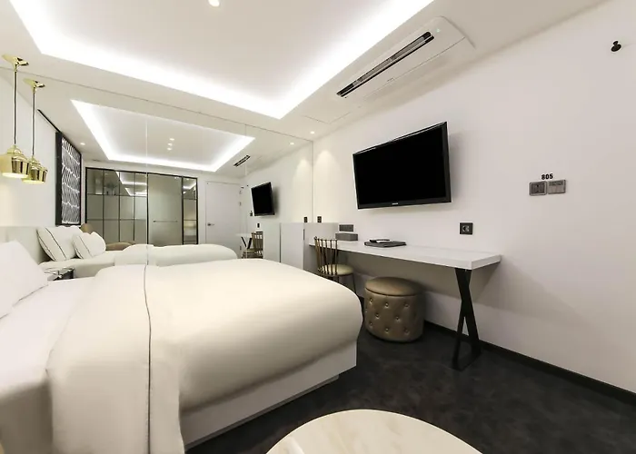 Forestar Sinchon Hotel