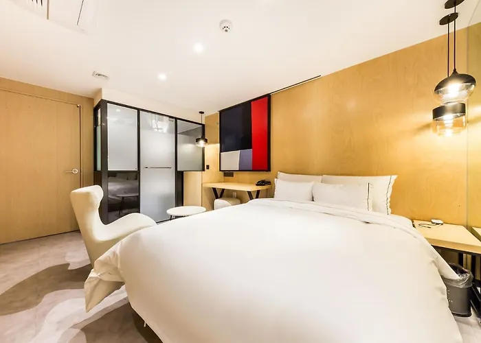 Forestar Sinchon Hotel